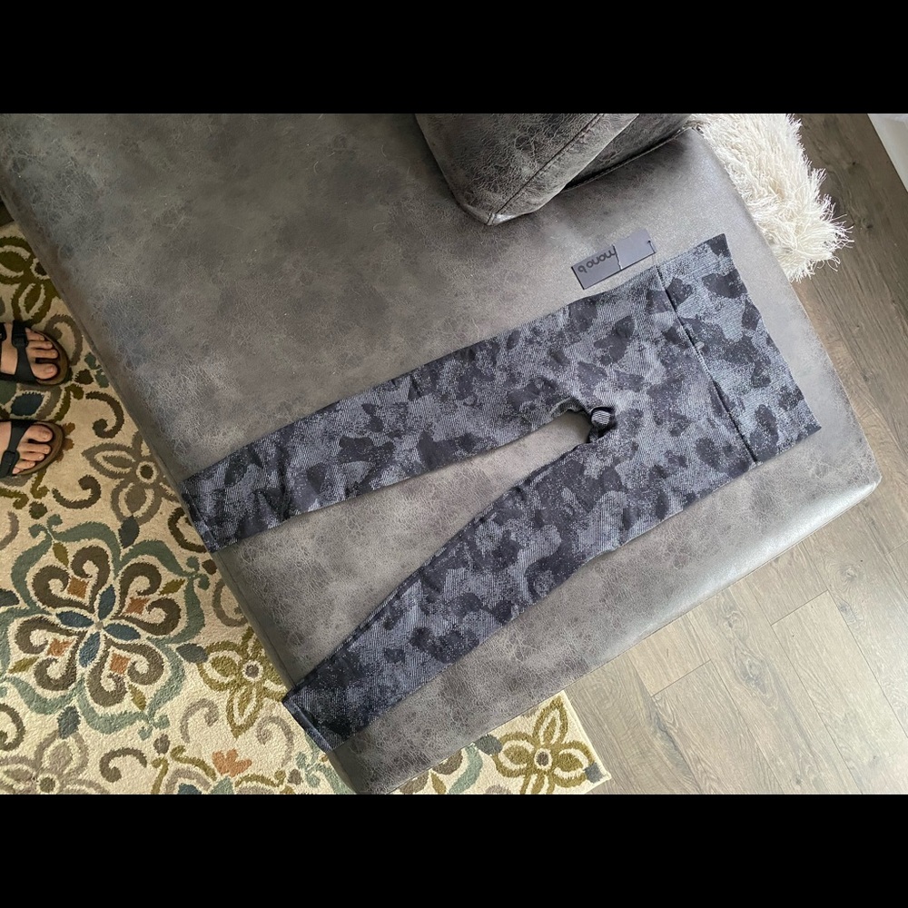 NWT MONO B LEGGINGS